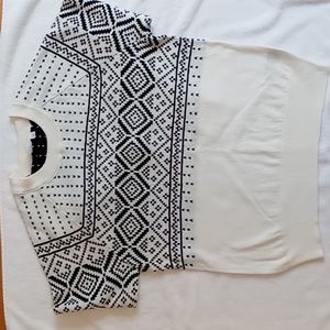 NWOT Gap Medium Cream & Black Sweater